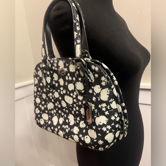 Sold - Picture 3 of 9